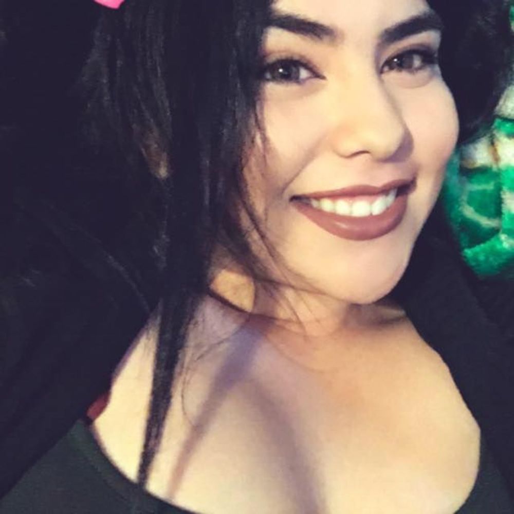Meet your Posher, Yadira